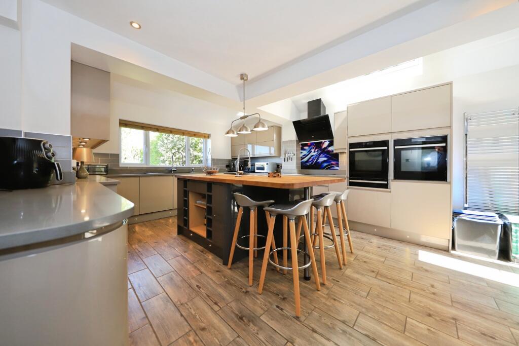 Kitchen breakfast room