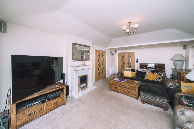 EXTENDED LOUNGE