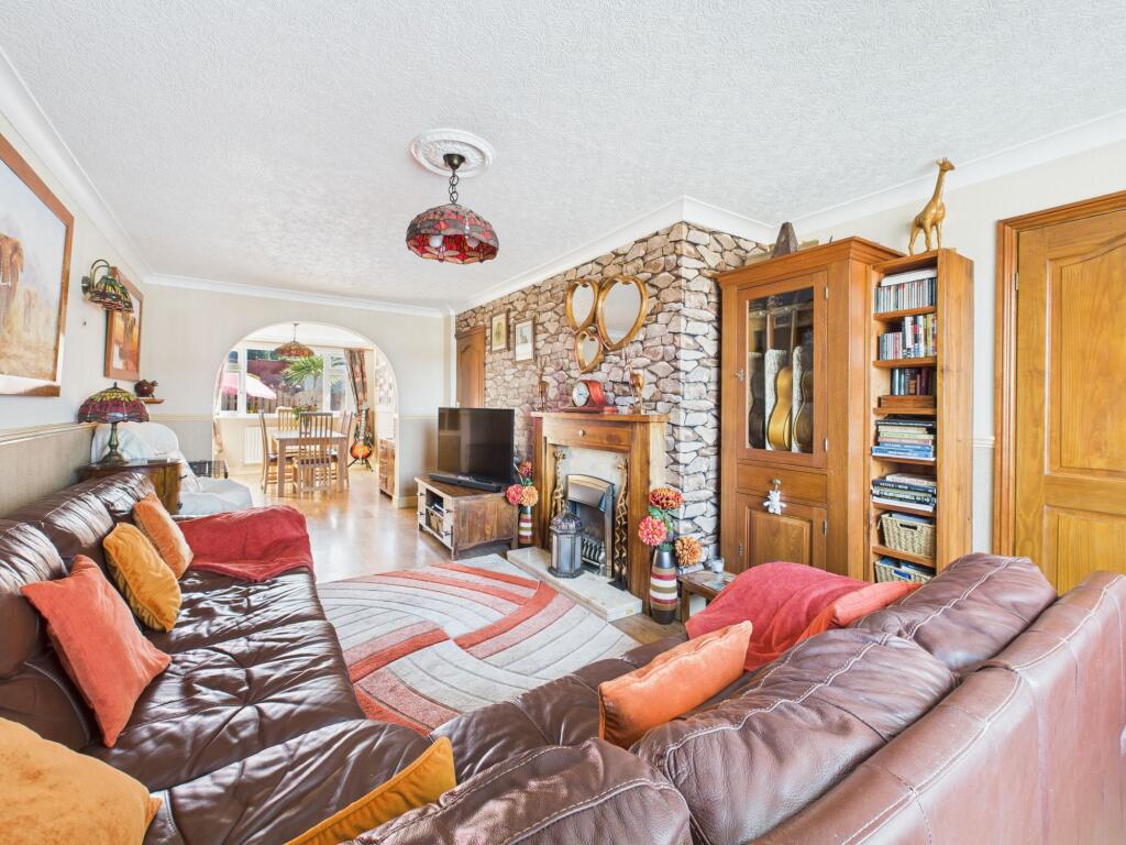 Lounge/Dining Room