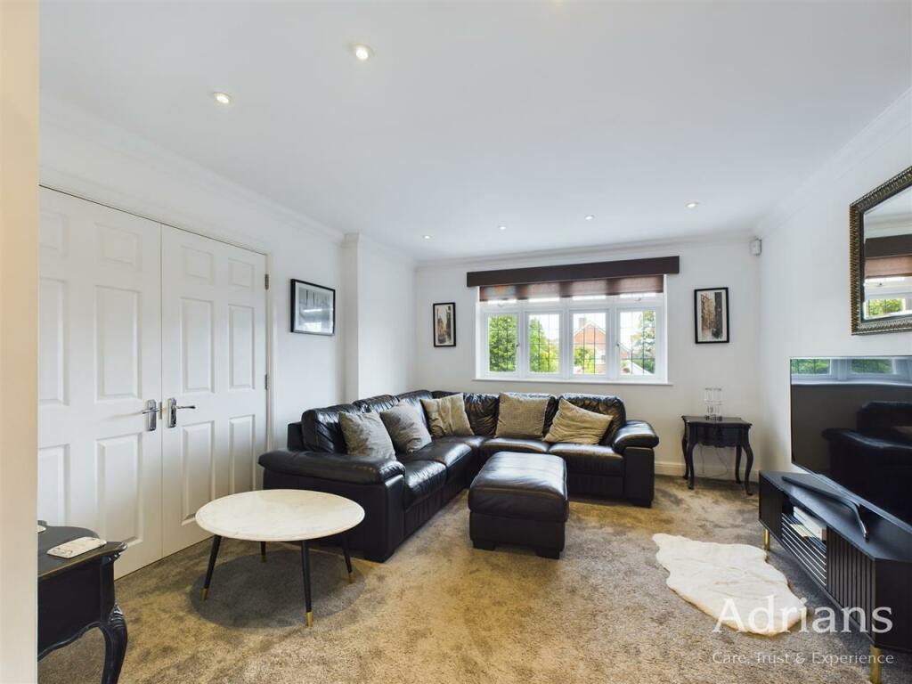 LOUNGE / TV ROOM