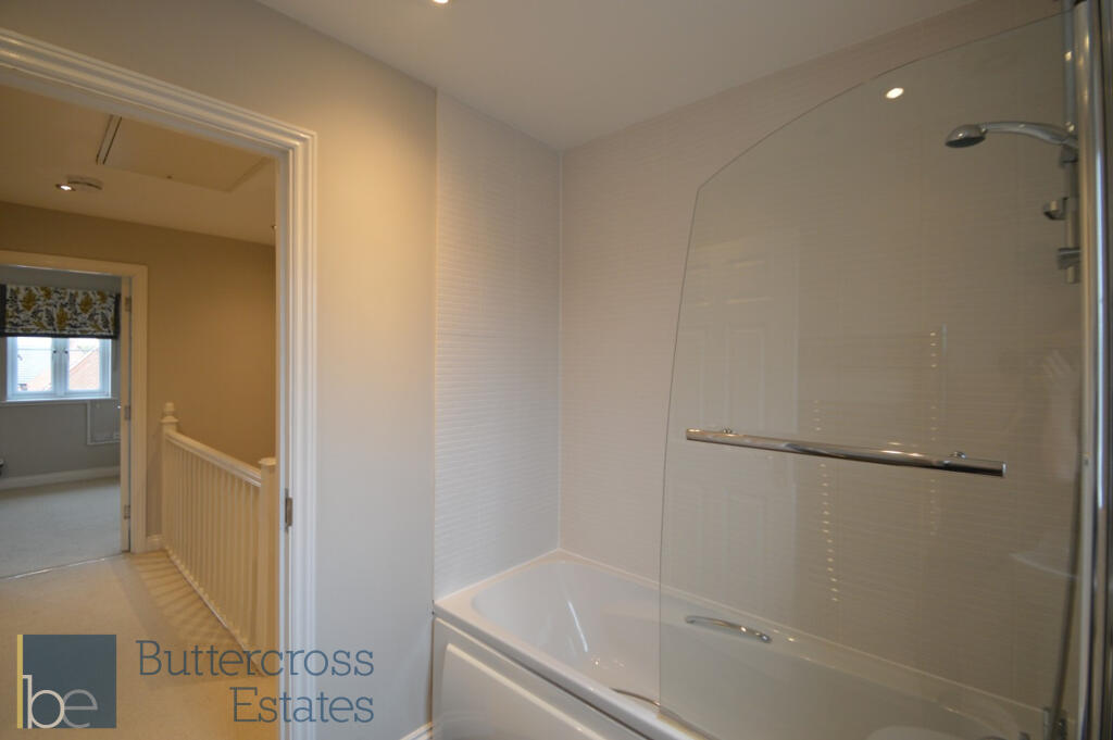 Bathroom (2).JPG
