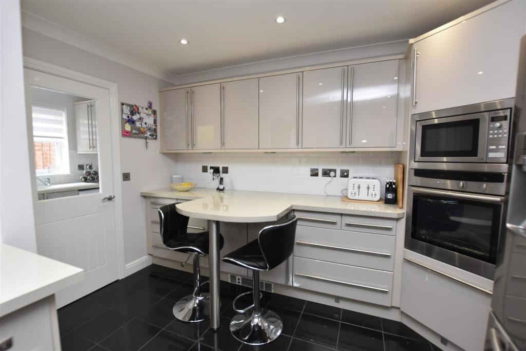 Kitchen..jpg