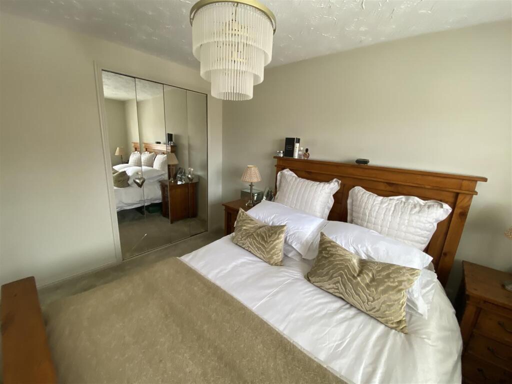 Bedroom no.1 rear double: