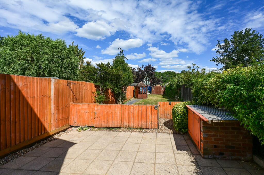 27 Lowlands Rd (1...