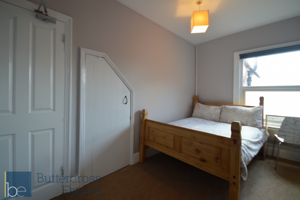 Room 3, AI staged bedding 2