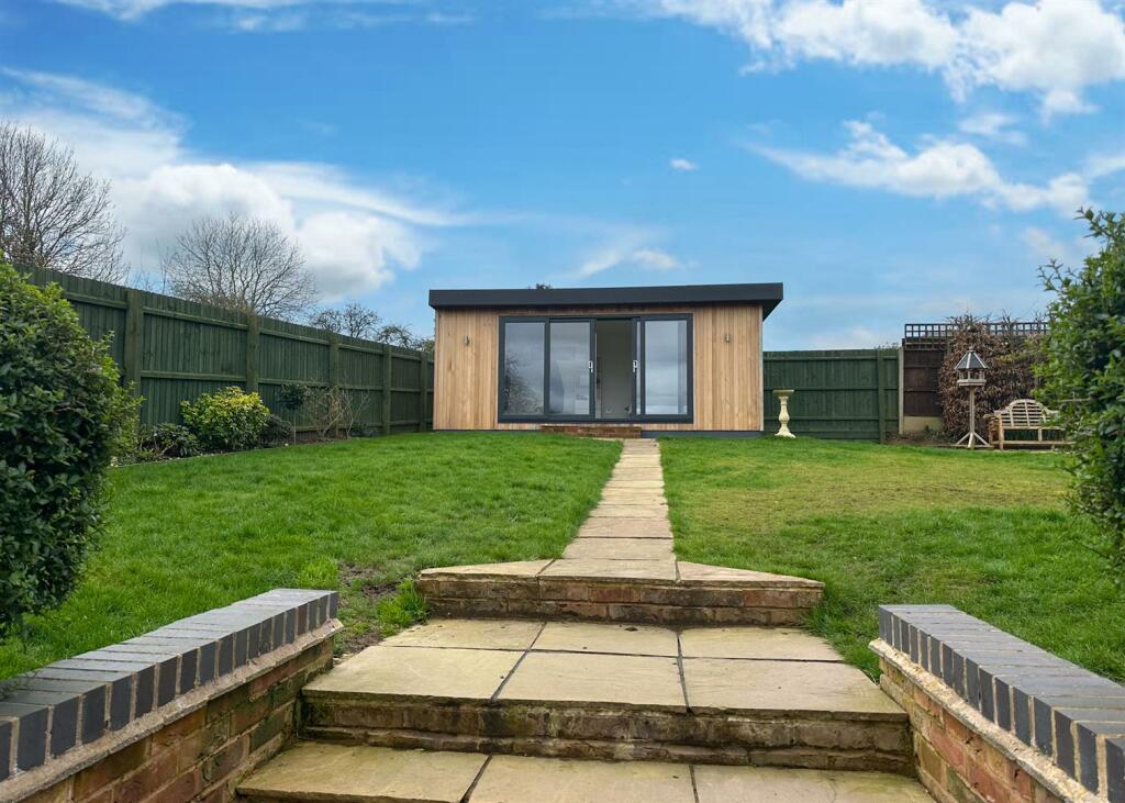 GARDEN ROOM
