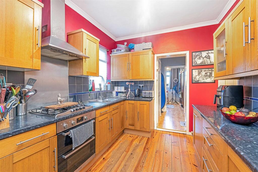 111B Wood Lane Isleworth, TW7-LOW RES-11.jpg