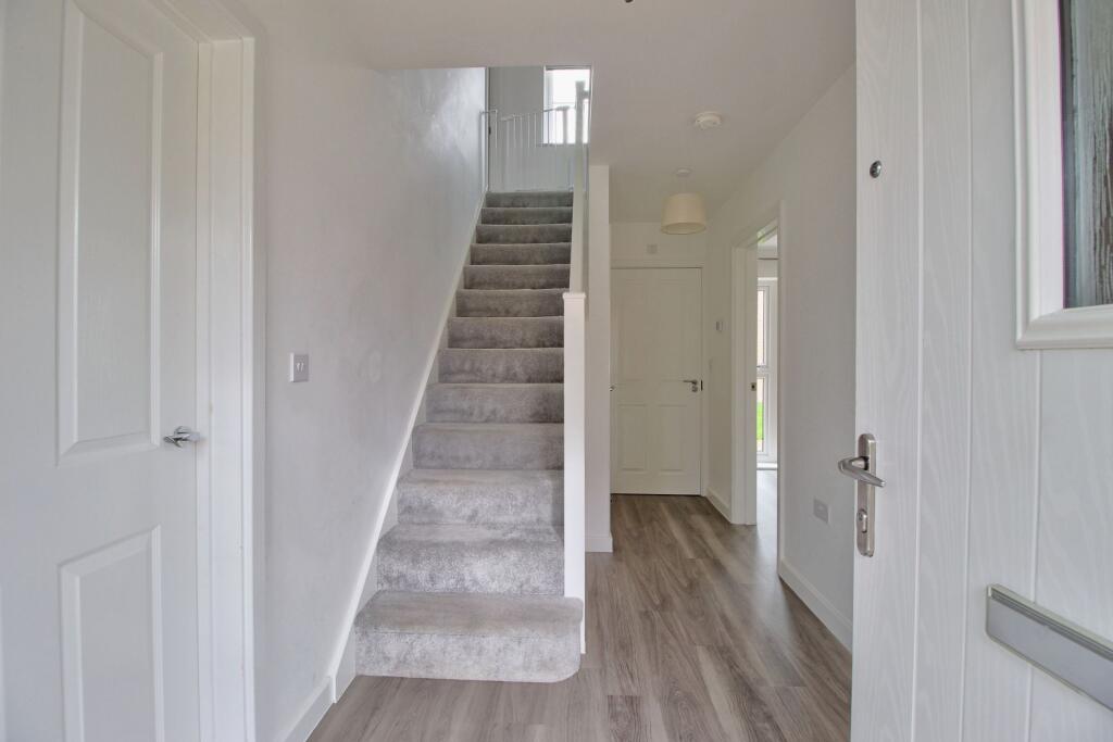 Welcoming entrance &amp; cloakroom