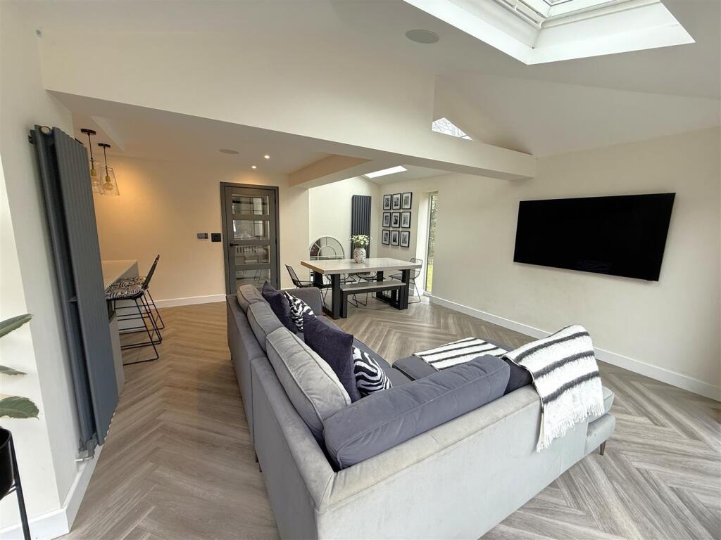 Living Dining C.JPG