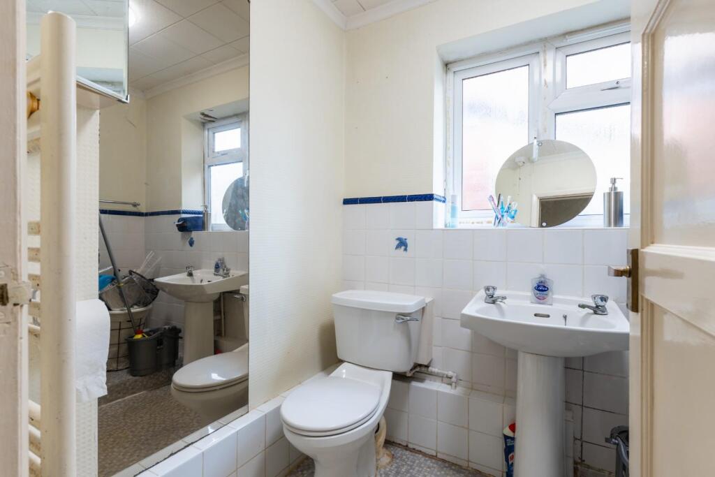 flat 3 shower room-1.jpg