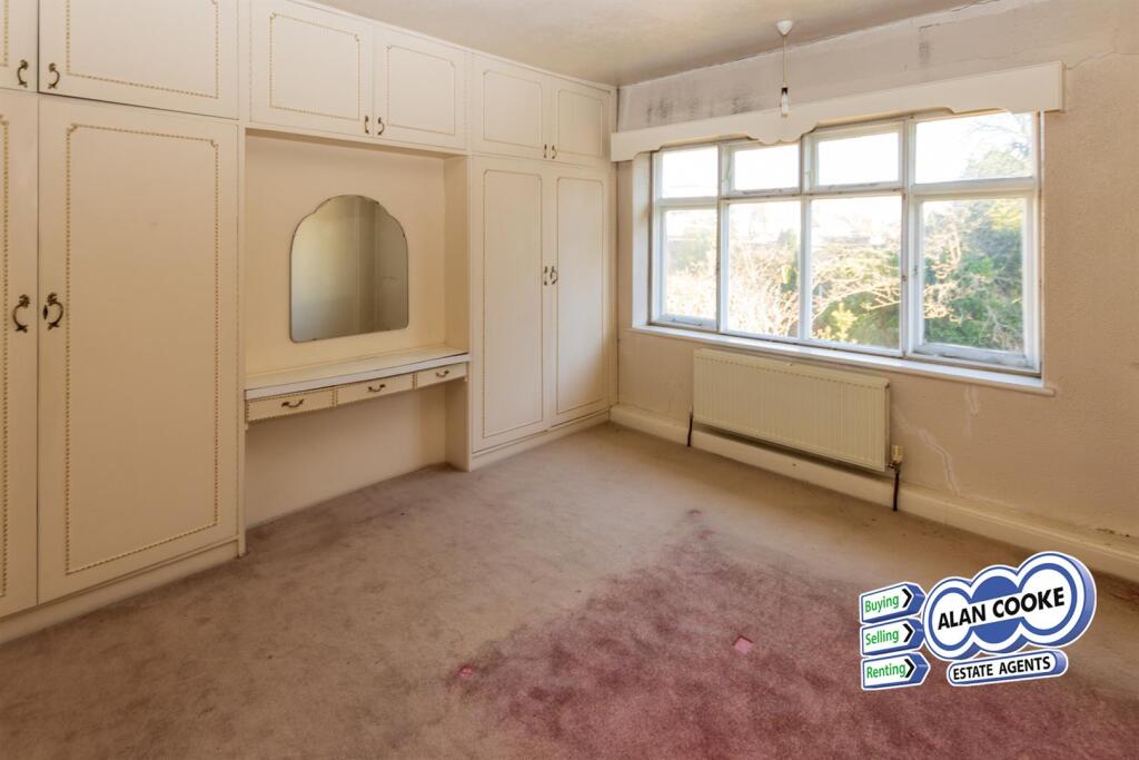 BEDROOM 2