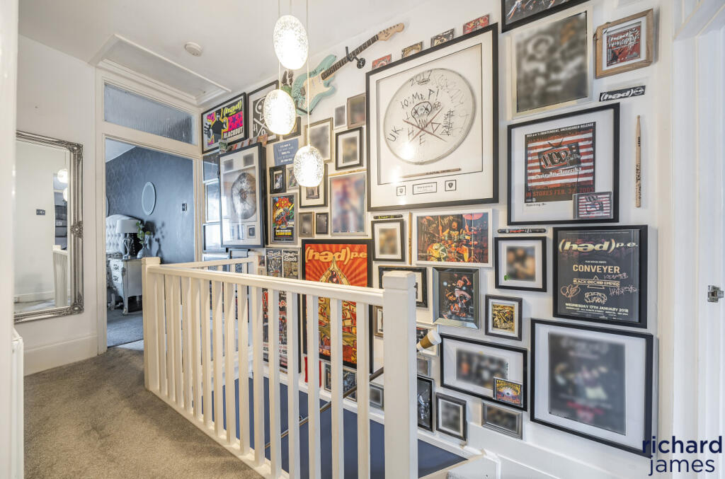 c83bd03e-cc76-4ed...