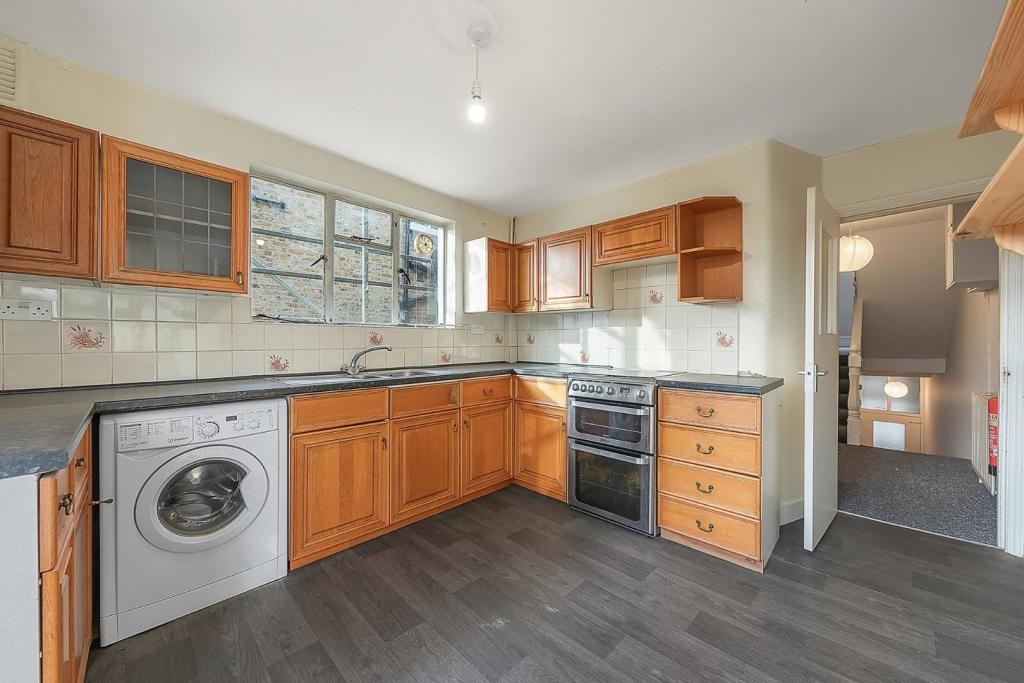 Kitchen (2).jpg
