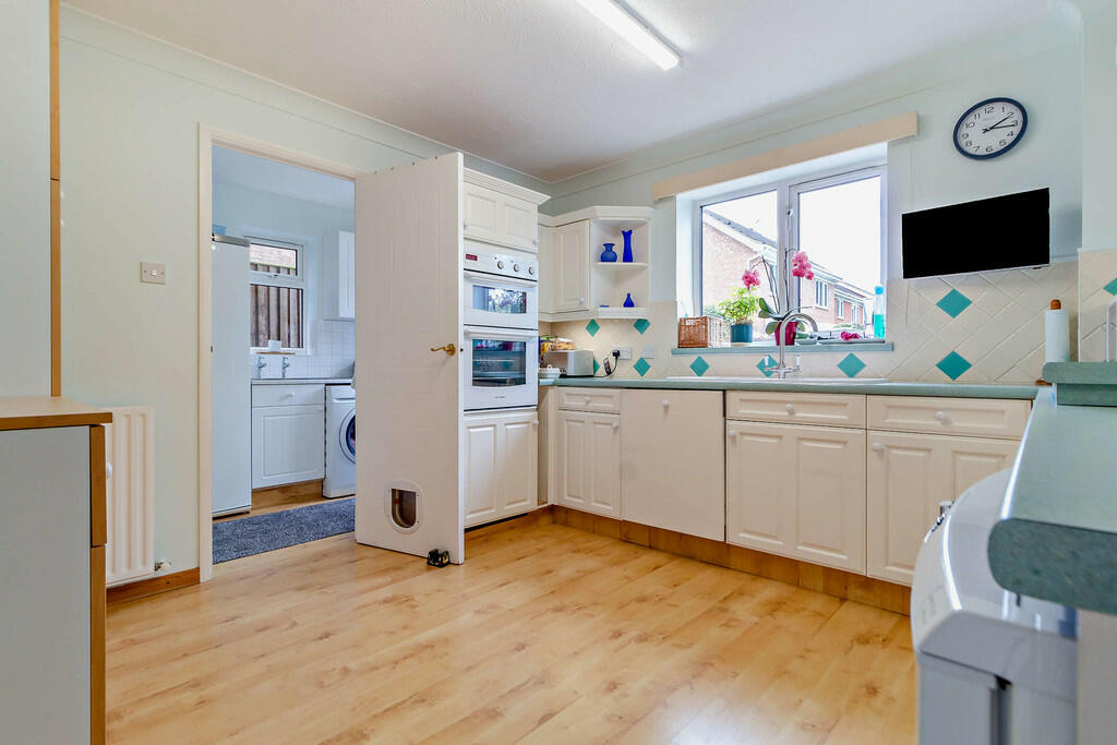 8605761-interior0...