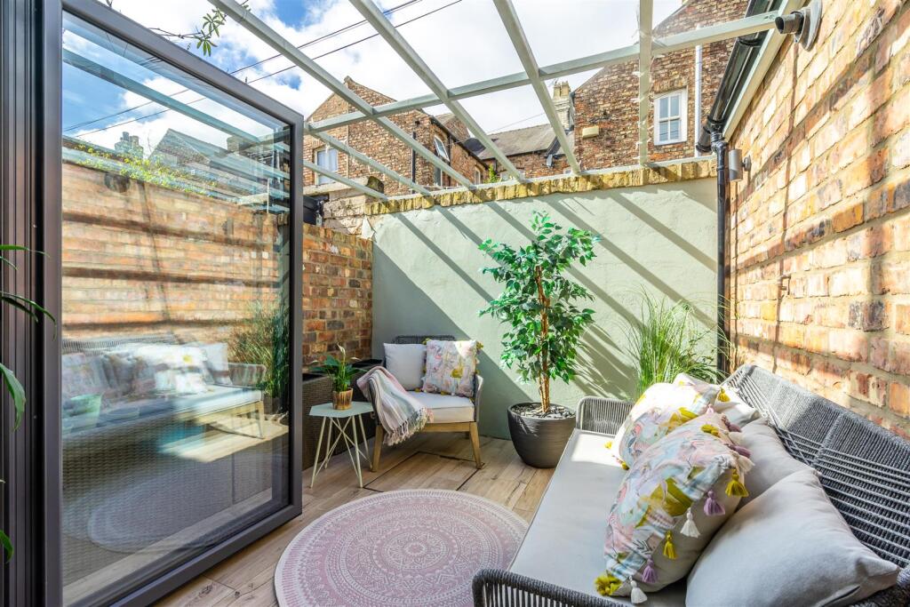 Thorpe Street (11) Courtyard 2.jpg