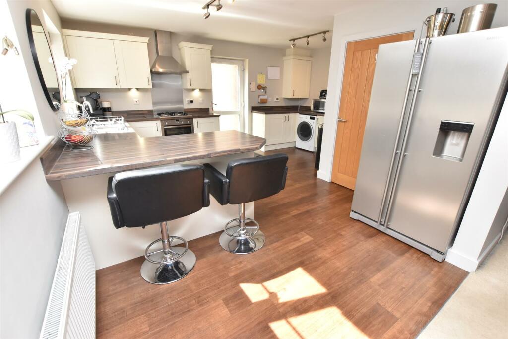 LIVING KITCHEN DINER