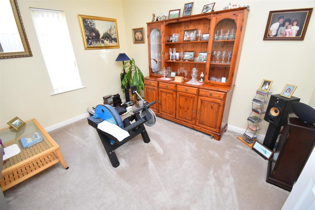 Living room 2.JPG