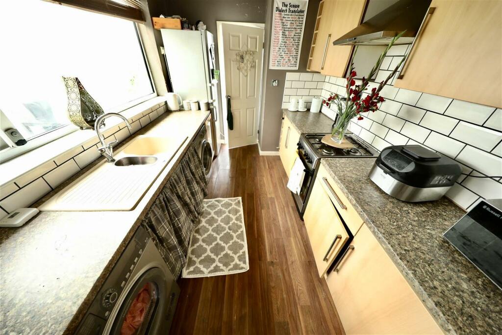 186 Welwyn - Kitchen.jpg