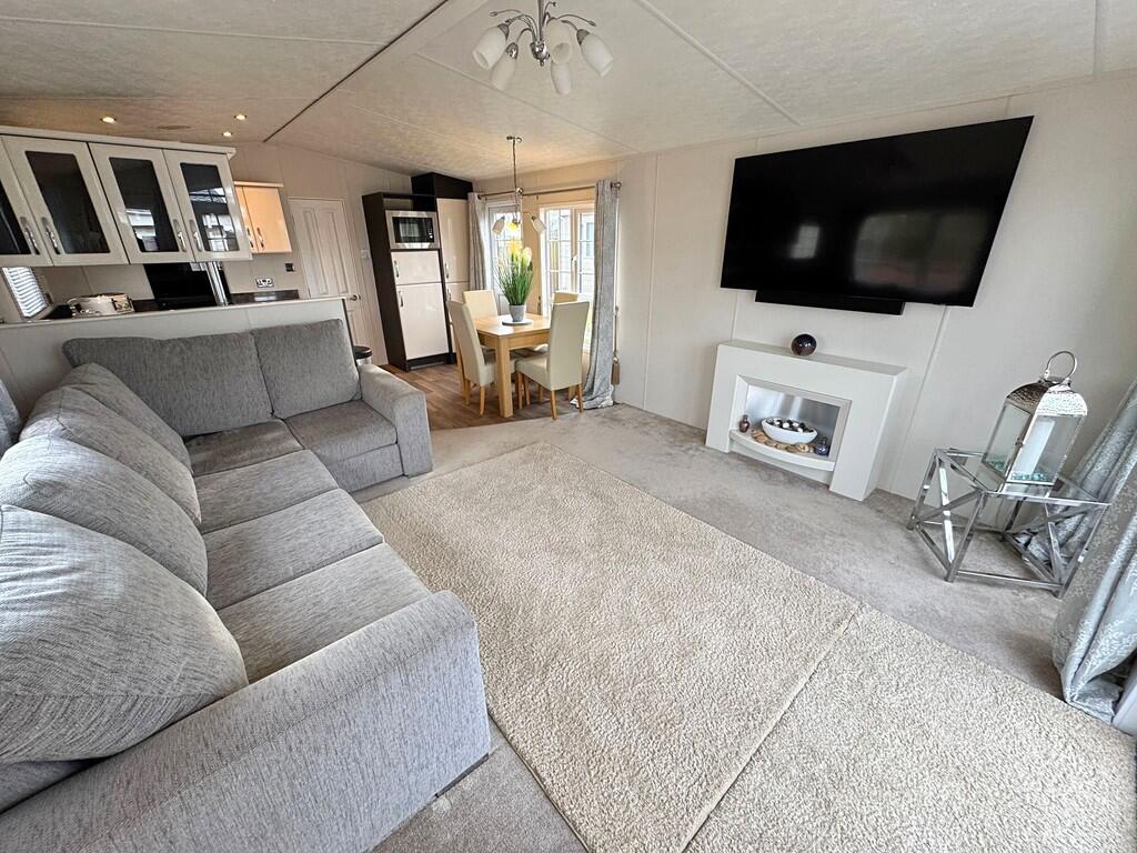 Facetune_12-01-20...