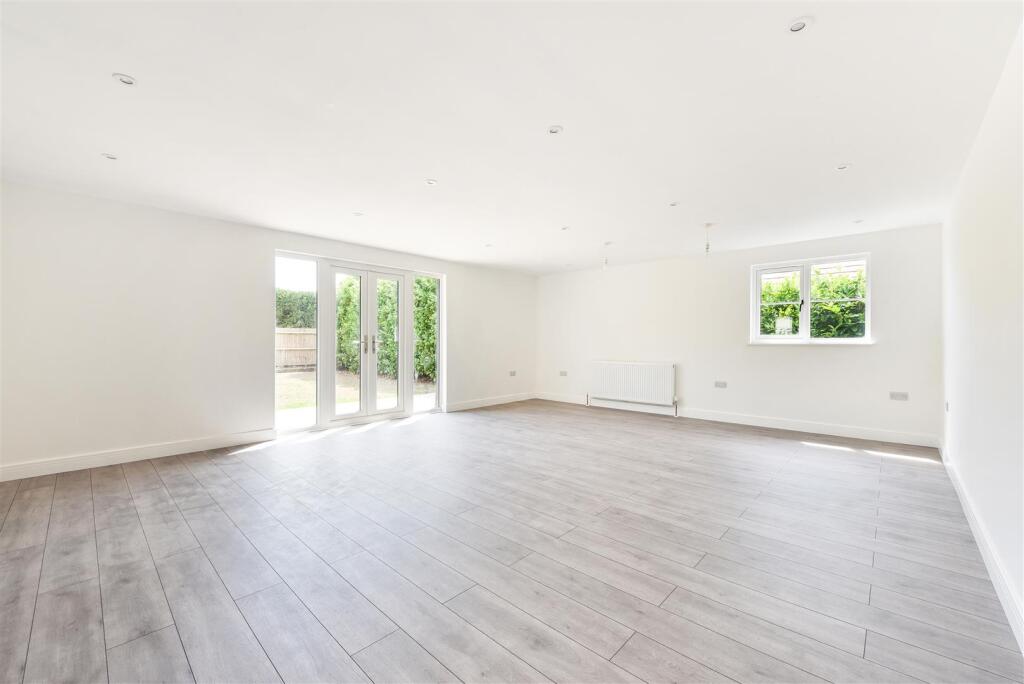 Sitting/Dining Room