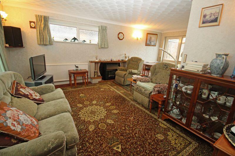 Sitting/dining room