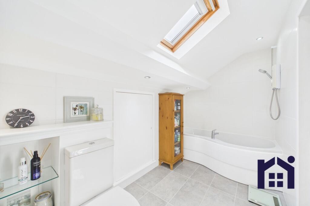 En suite bed one