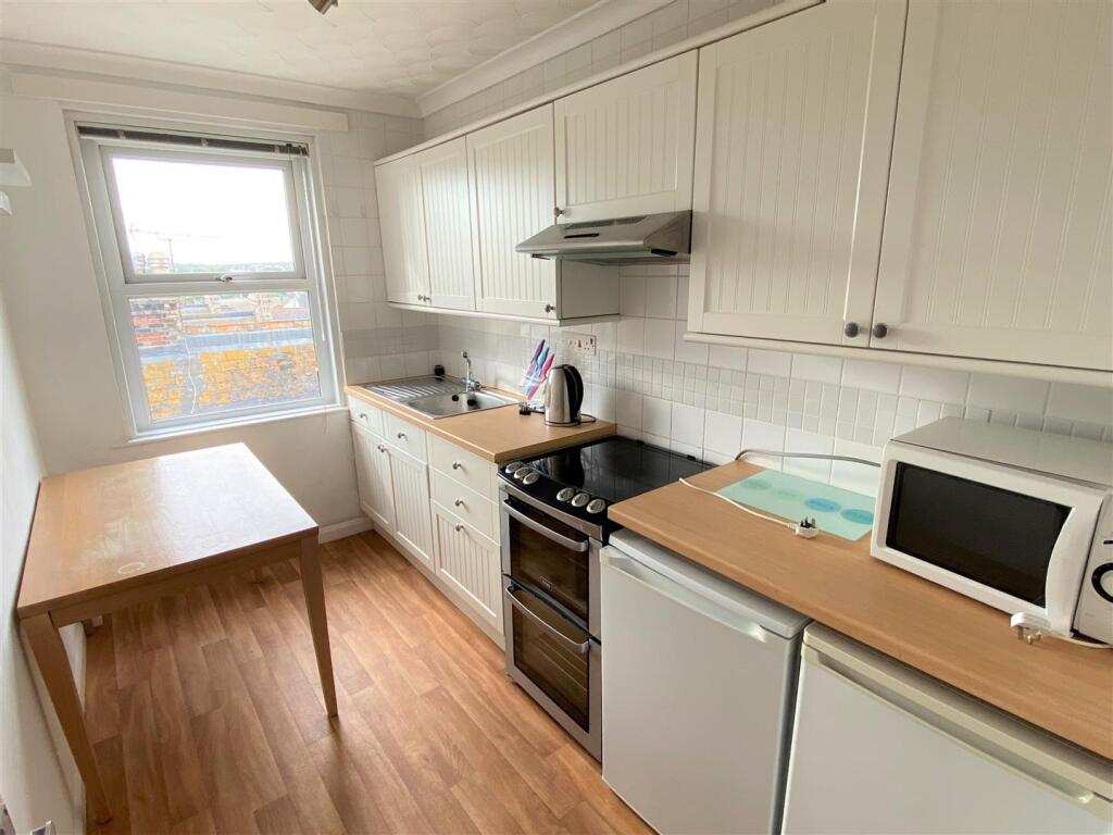 11 Trevanion Court Kitchen
