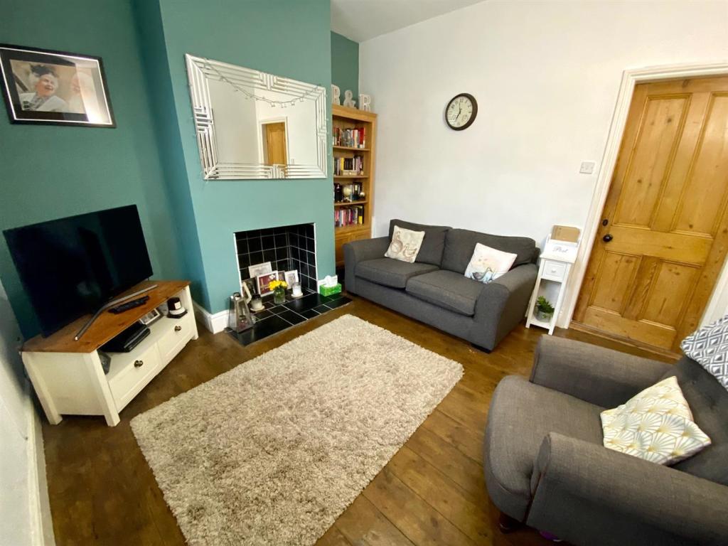 hirst street 16 lounge 2.jpg