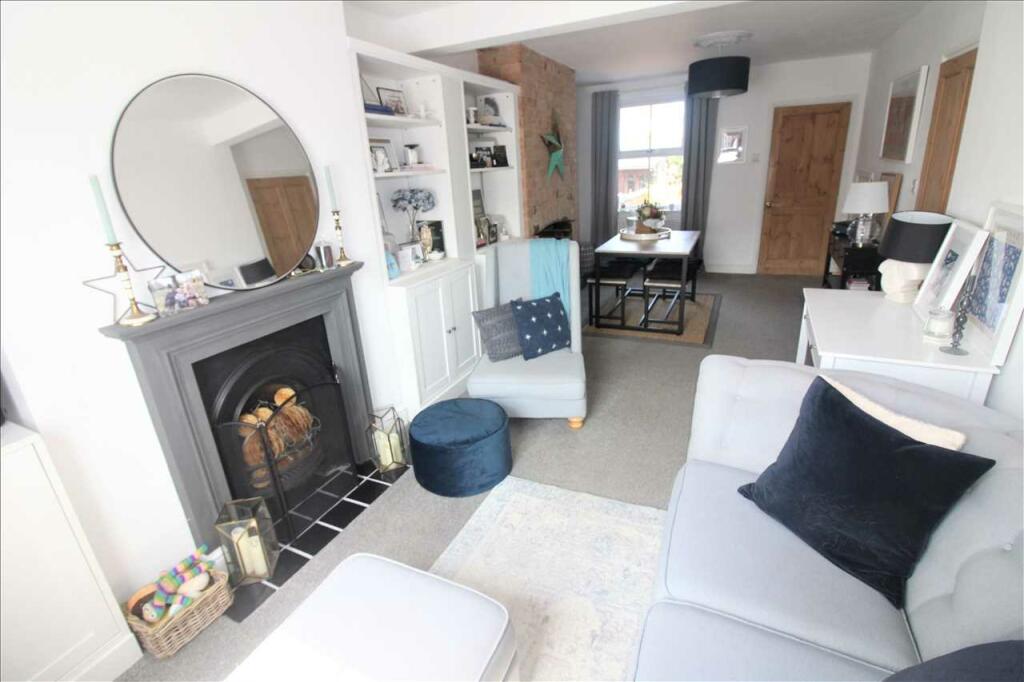 LOUNGE AREA