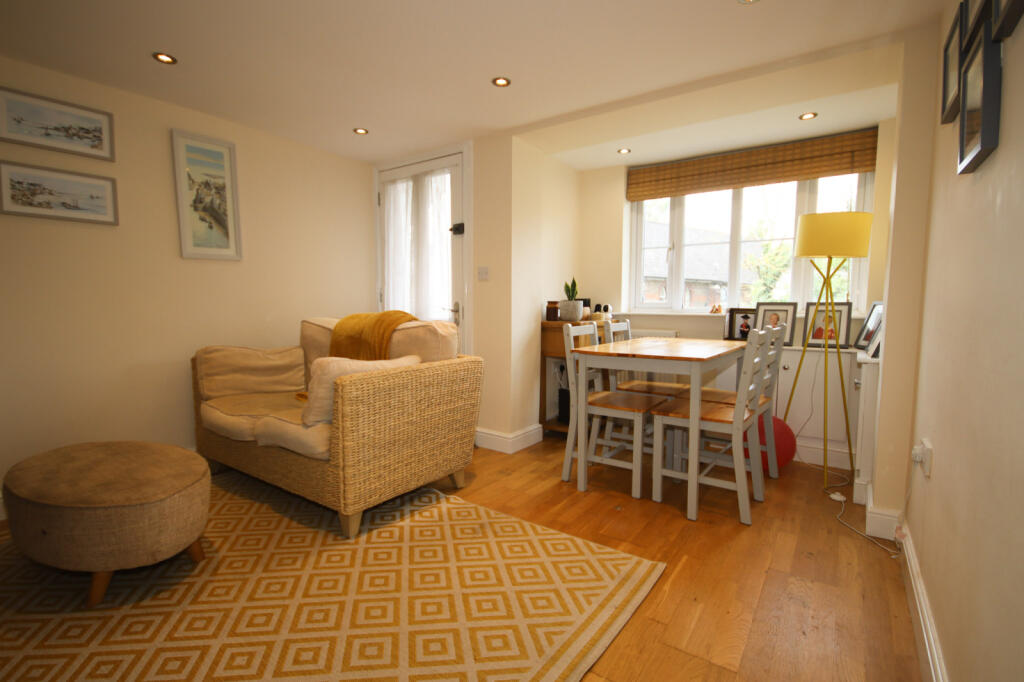 2/3 Bedroom Cottage, Off Road Parking, No Forward