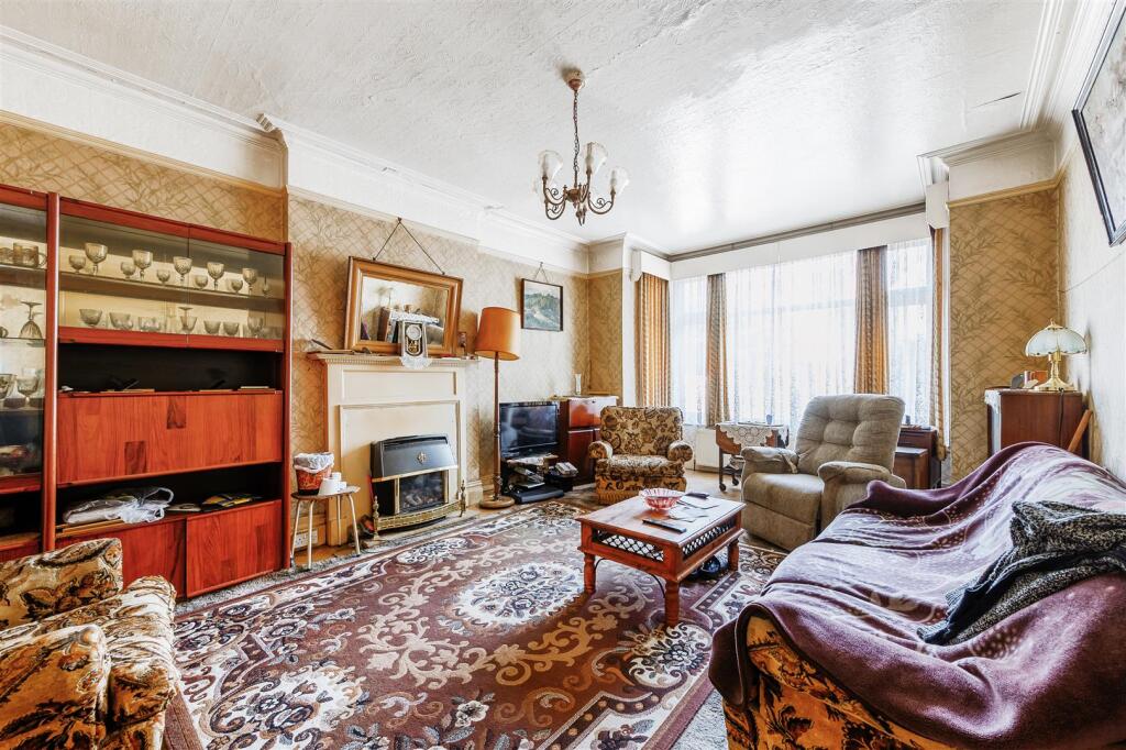 18 Buxton Gardens-4.jpg