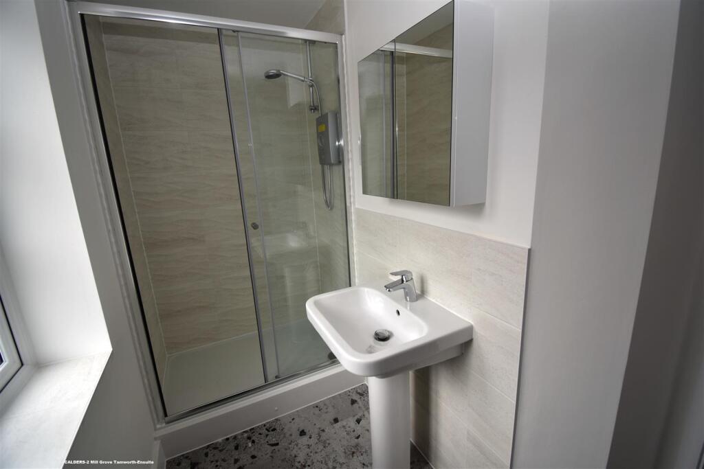 2 Mill Grove Tamworth Ensuite.JPG