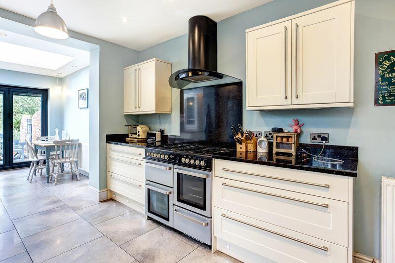 DINING KITCHEN D