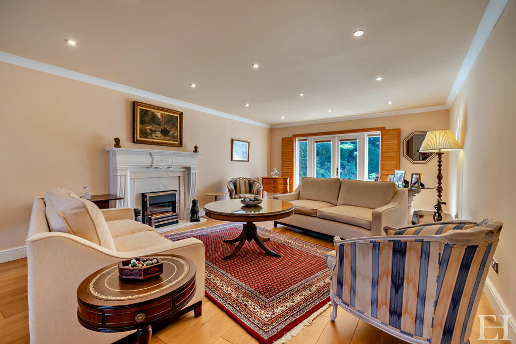 8617805-interiorW...