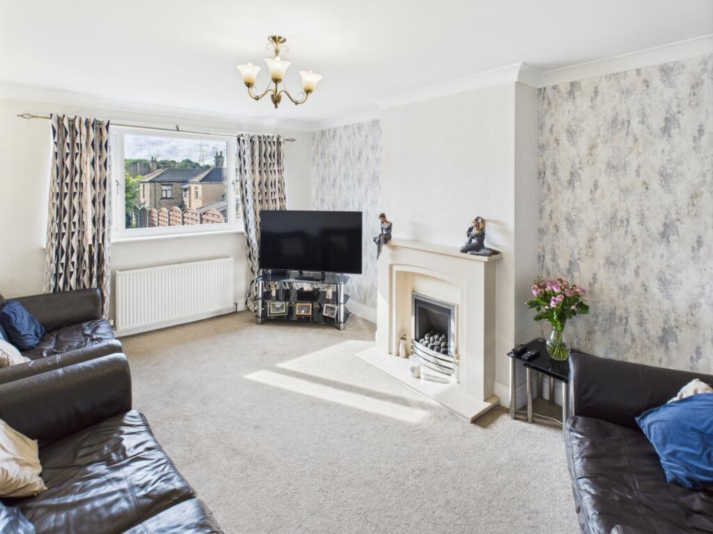 CAM04233G0-PR0021-STILL036