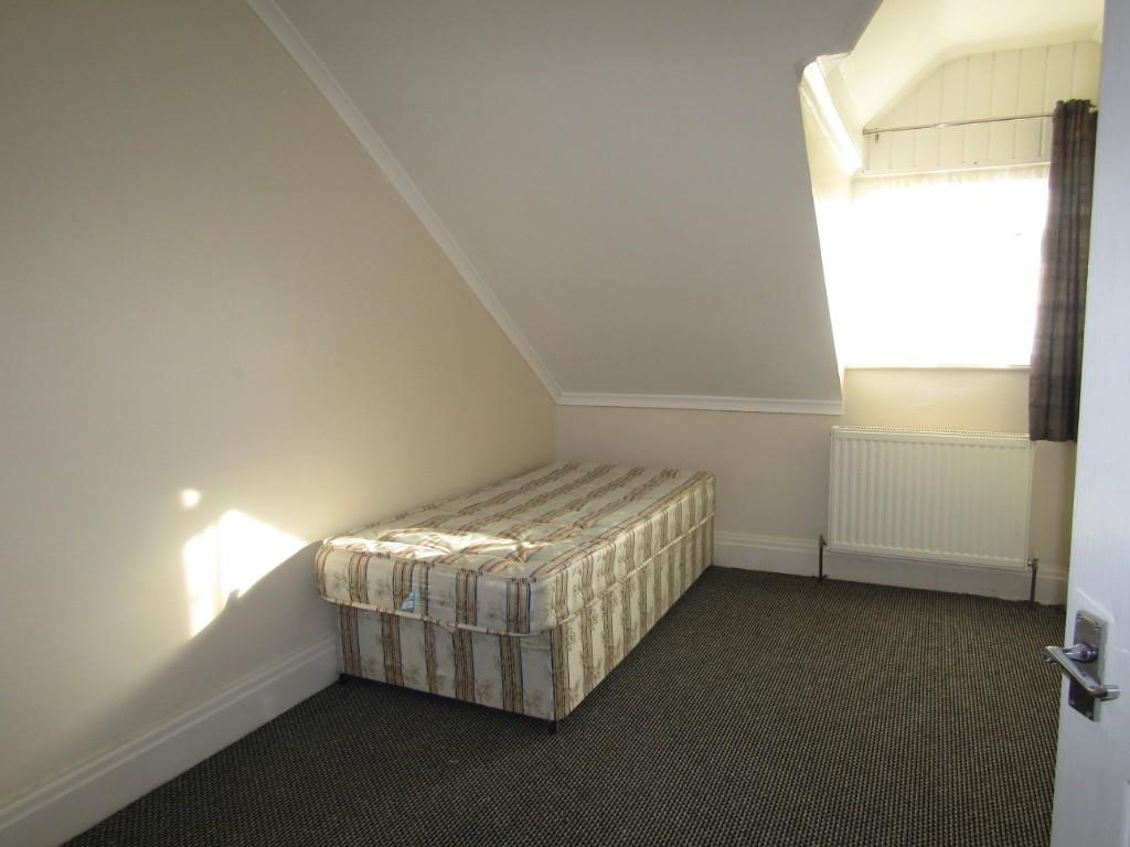 Large Single Bedroom