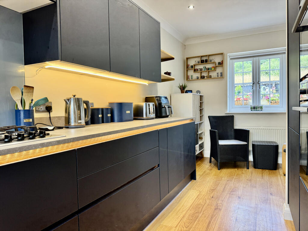 Modern Fitted Kitchen