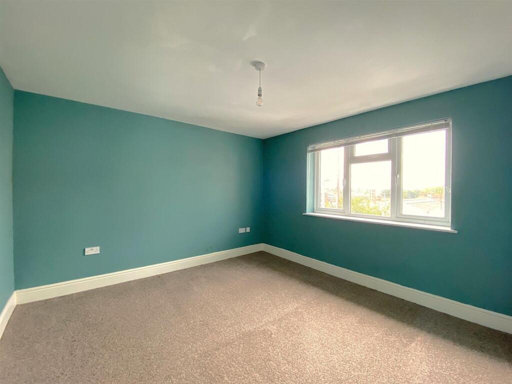 2 Edinburgh Rd - Bed3.jpg