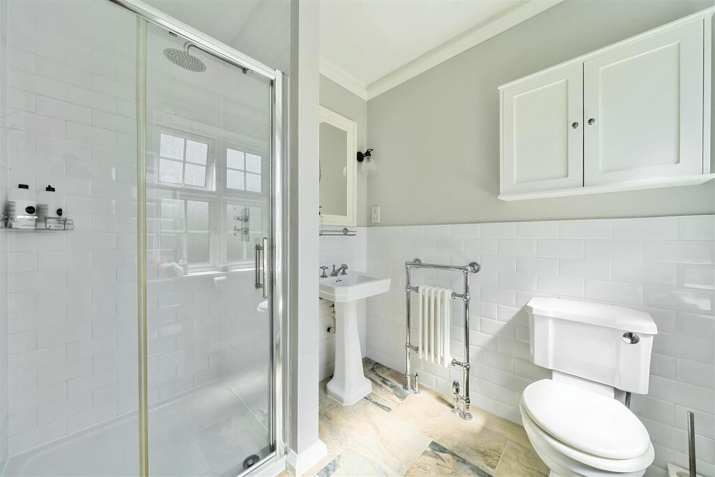 Master Bedroom En Suite