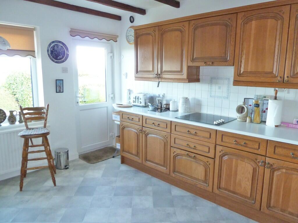 Medium oak units