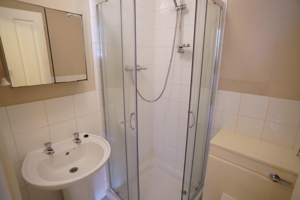 Shower room.