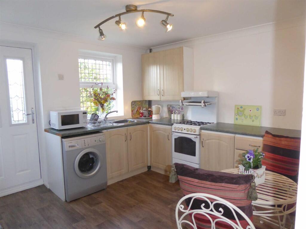 Fitted Dining Kitchen: