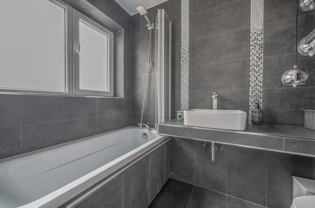 1348590-15-68b70d...