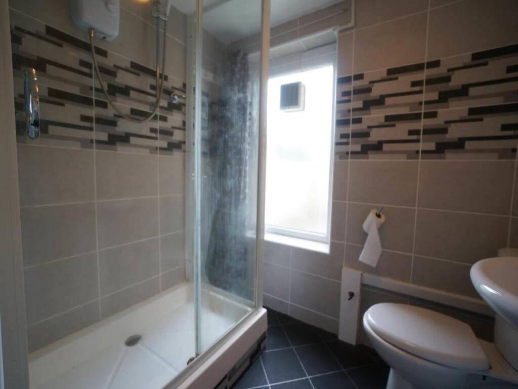 42Caellepa_Bathroom1.1.JPG