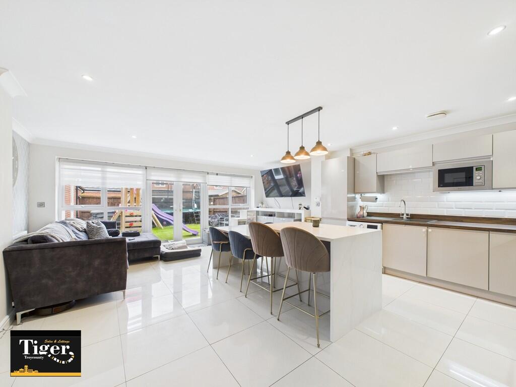 CAM02176G0-PR0507...