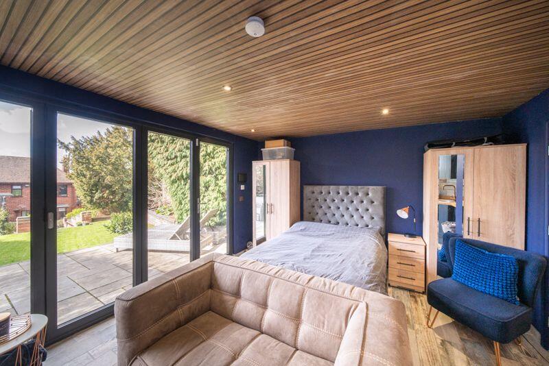 GARDEN CABIN WITH BI-FOLD DOORS