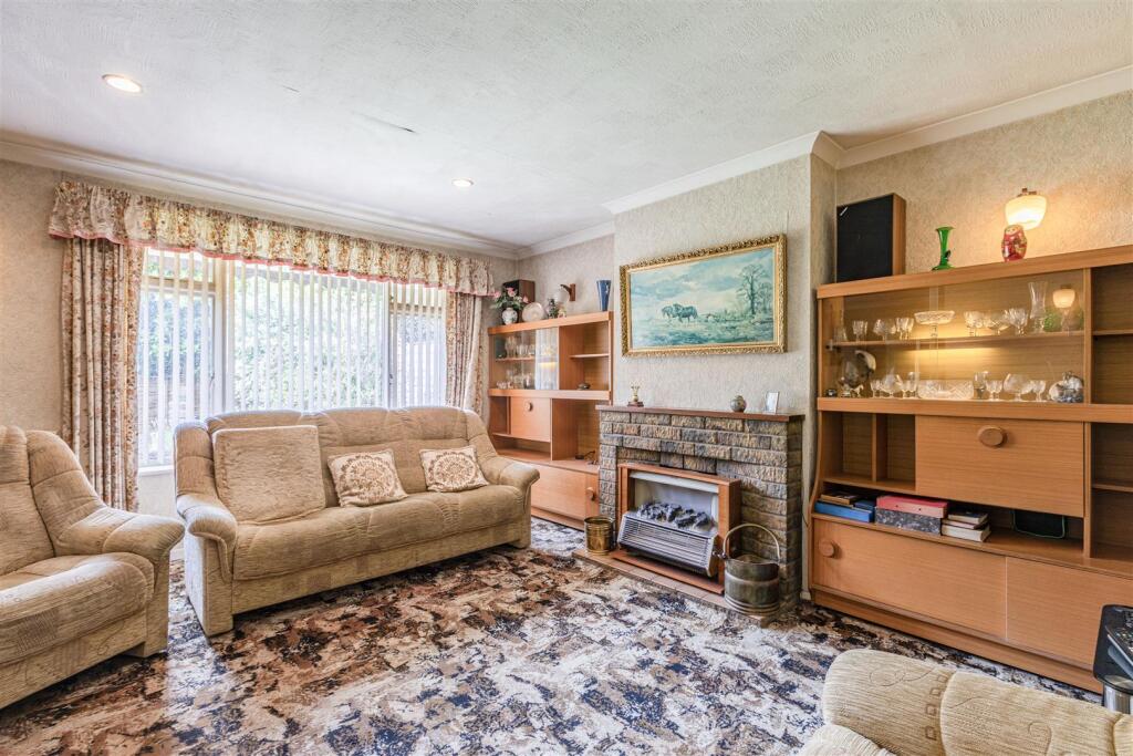 Sunnyside, Walnut Tree Lane, KT14 7AQ - 7.jpg