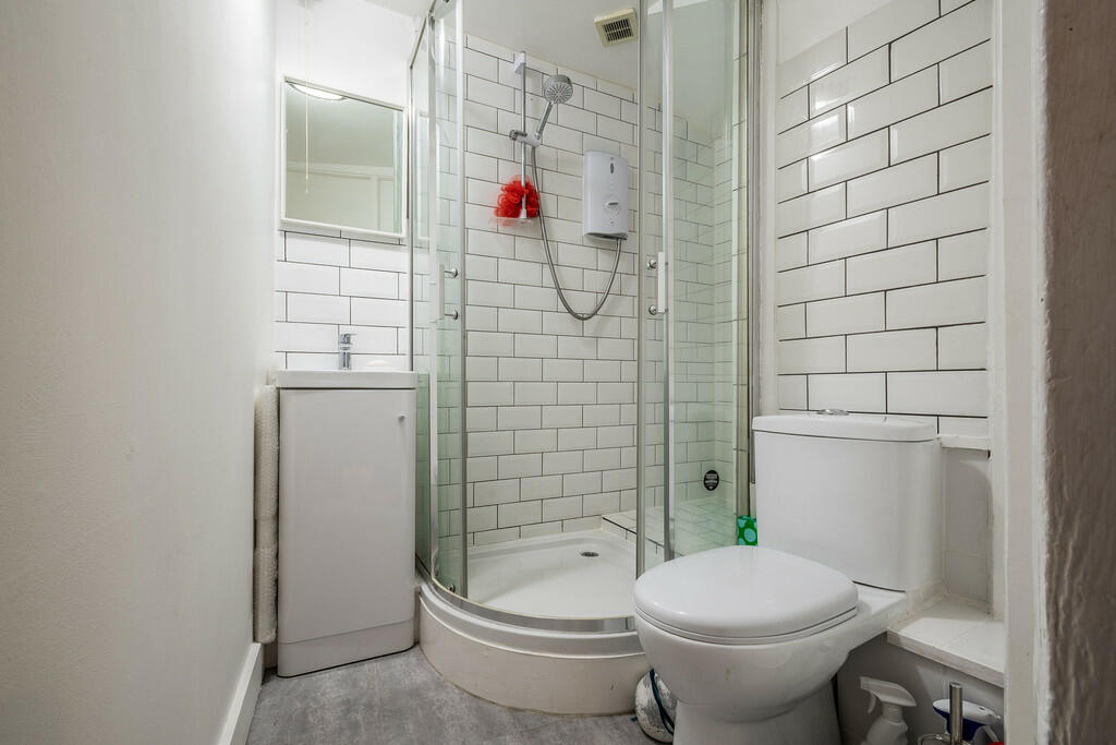 39 Lower North St...