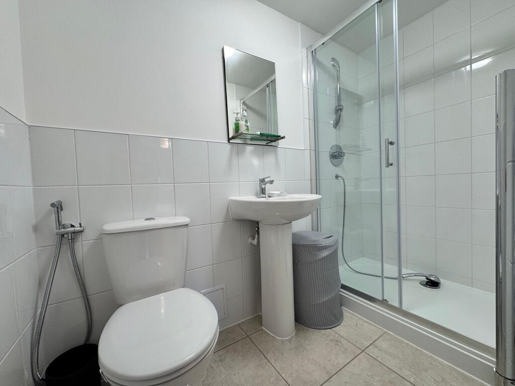 Bedroom 4 / Annexe Ensuite