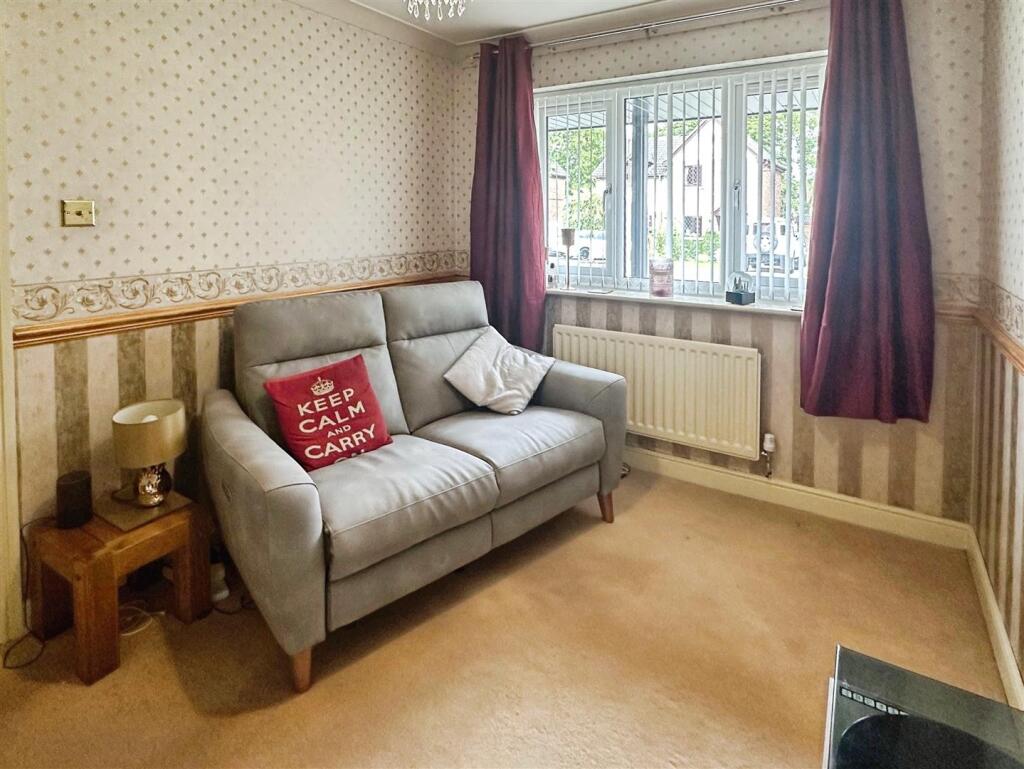 Snug/Dining Room